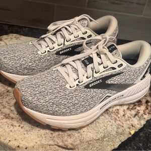 Brooks Women's Black and White Running Shoes